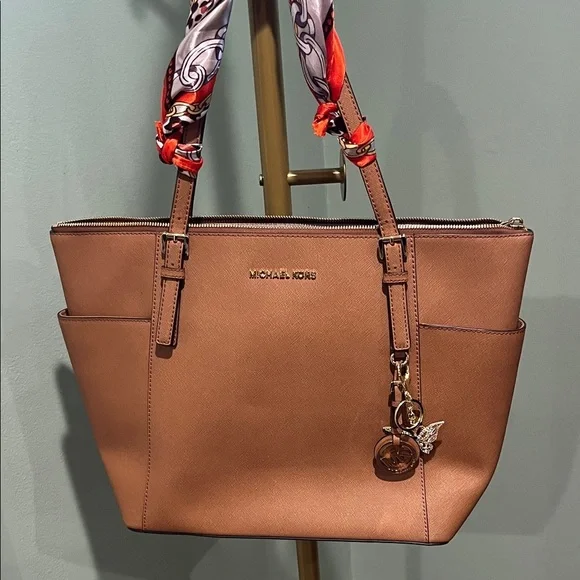 Michael Kors Tan Leather Tote Bag with Structured Design NWOT - Picture 15 of 15